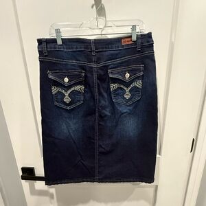 BE GIRL Dark Blue Denim Skirt with Embroidered Pockets knee length skirt Large